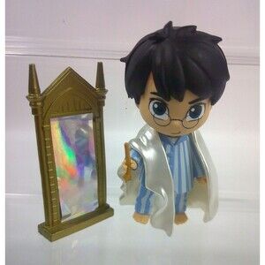 Harry In Pajamas Figure Harry Potter Magical Capsule Series 2 w Mirror Wand Cape